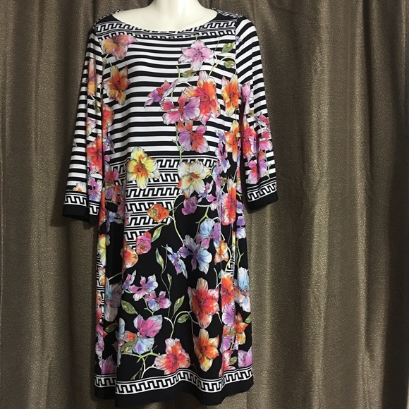 Beige by eci Dresses & Skirts - Beige knee length size 4 floral dress